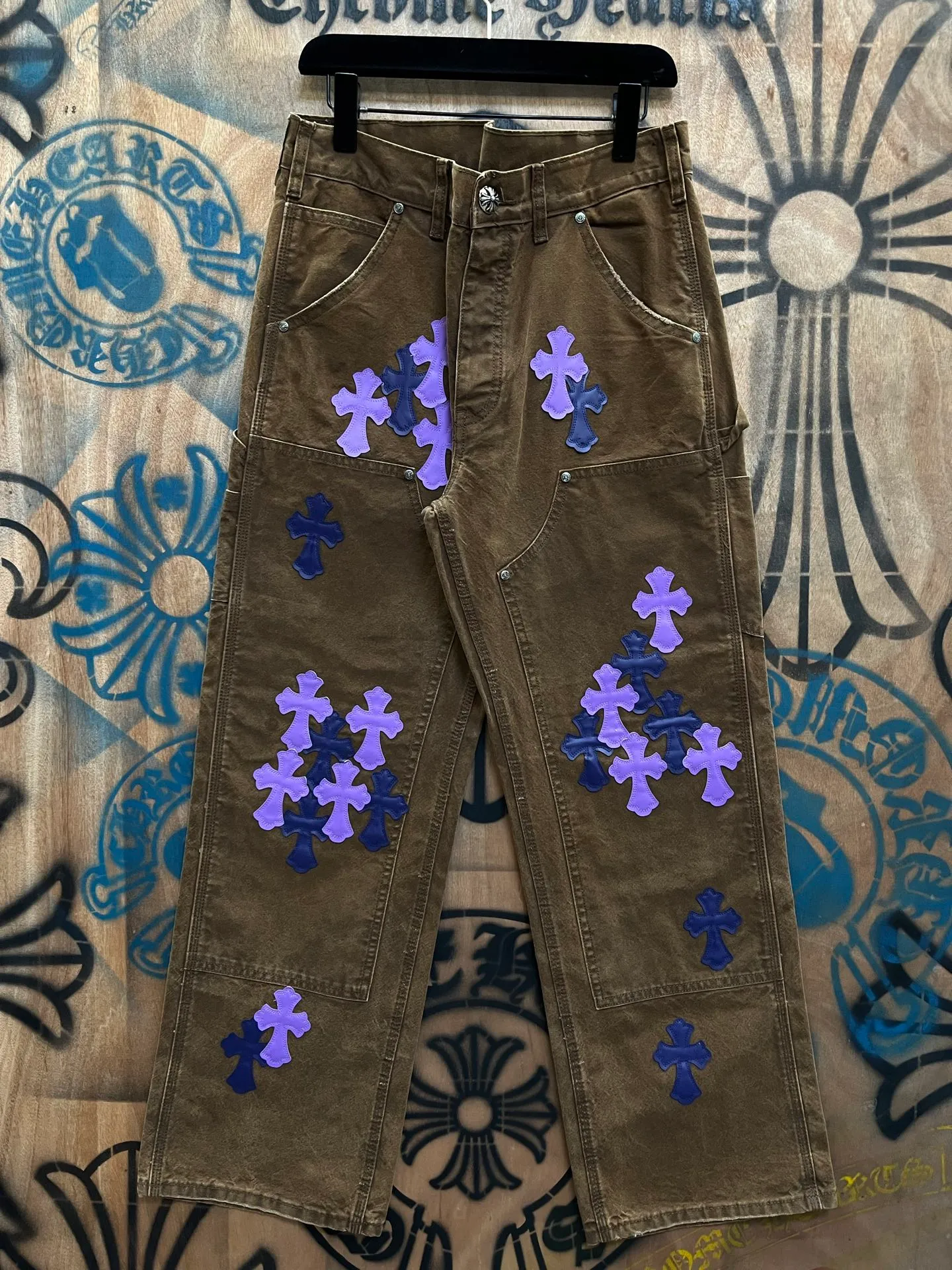 P640 Wang Zha is online! Heavy 15.5oz! Kill all market versions instantly! Price bottomed out chrome hearts limited series new city limited jeans Chrome Hearts city limited jeans vintage levis American made 501 505 517 base version remake Levis American made 501 base version imported sheepskin 925 silver remake Customers provide waist and pants length or height and weight The studio will select the most suitable base version for you to remake There are many people doing remakes in the market Don't belittle or comment The difference is visible to the naked eye See more and compare yourself #CHROME HEARTS Unisex size: 28 30 32 34 36 38 40 42